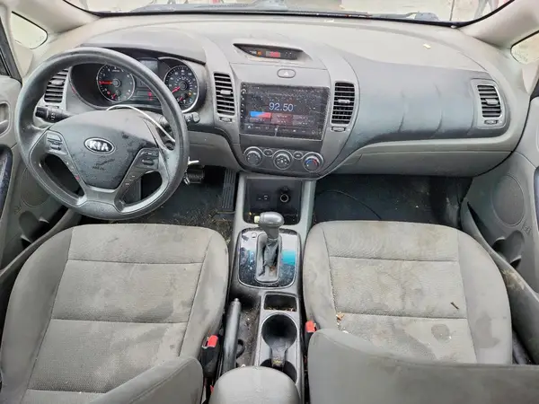3KPFK4A73HE021337 2017 KIA FORTE - Image 8
