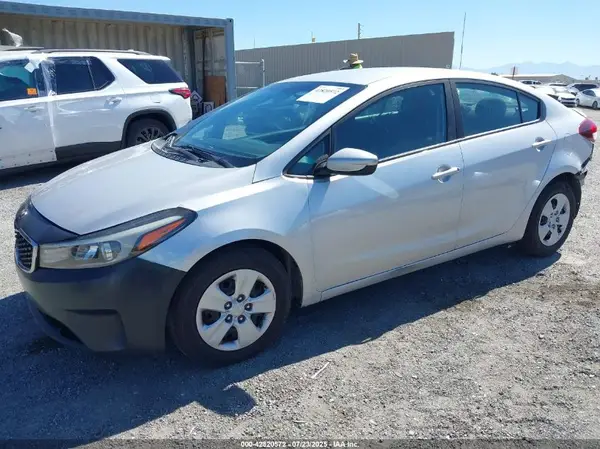 3KPFK4A73HE022584 2017 KIA FORTE - Image 2