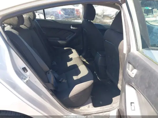 3KPFK4A73HE022584 2017 KIA FORTE - Image 8