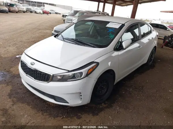 3KPFK4A73HE025369 2017 KIA FORTE - Image 2