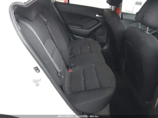 3KPFK4A73HE025369 2017 KIA FORTE - Image 8