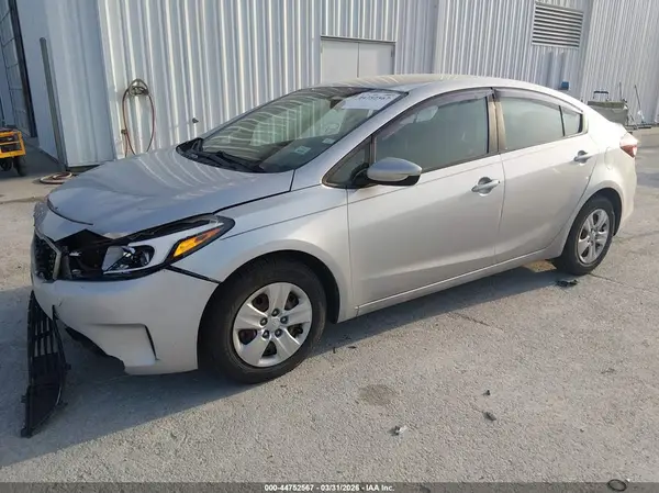 3KPFK4A73HE026375 2017 KIA FORTE - Image 2