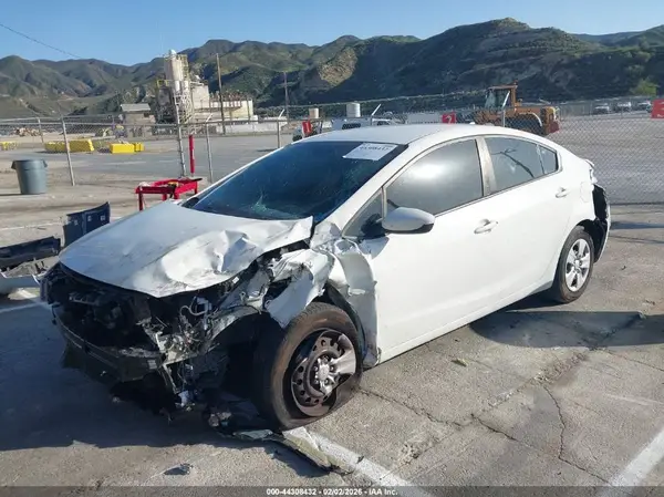 3KPFK4A73HE028532 2017 KIA FORTE - Image 2