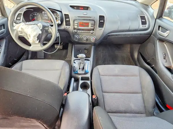 3KPFK4A73HE029051 2017 KIA FORTE - Image 8