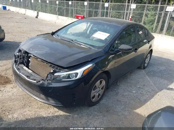 3KPFK4A73HE030426 2017 KIA FORTE - Image 2