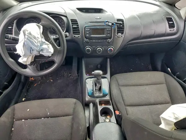 3KPFK4A73HE033858 2017 KIA FORTE - Image 8