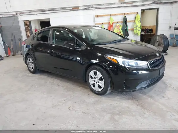 3KPFK4A73HE034234 2017 KIA FORTE - Image 1