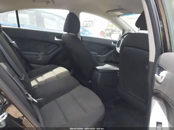 3KPFK4A73HE037005 2017 KIA FORTE - Image 8