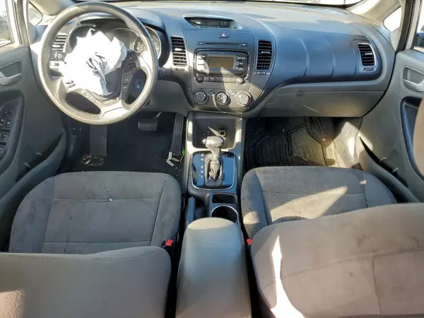 3KPFK4A73HE038199 2017 KIA FORTE - Image 8