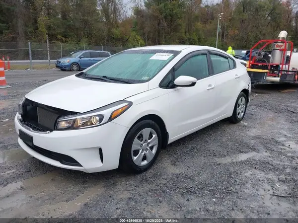 3KPFK4A73HE038221 2017 KIA FORTE - Image 2