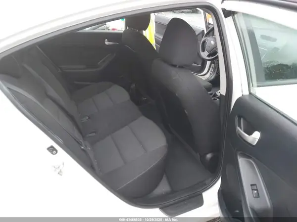 3KPFK4A73HE038221 2017 KIA FORTE - Image 8