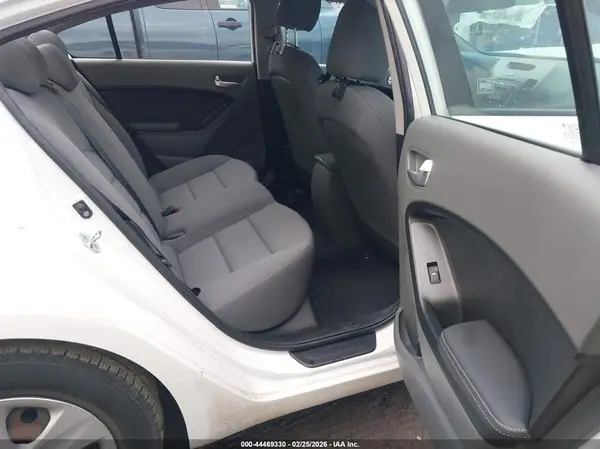3KPFK4A73HE039479 2017 KIA FORTE - Image 8