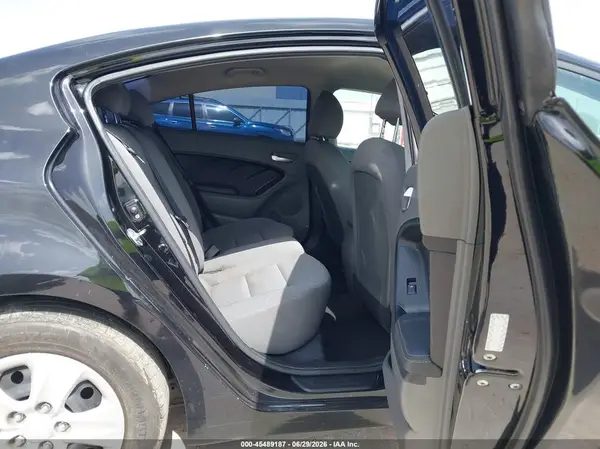 3KPFK4A73HE039594 2017 KIA FORTE - Image 8