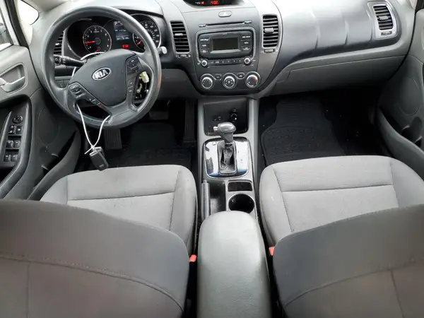 3KPFK4A73HE041927 2017 KIA FORTE - Image 8