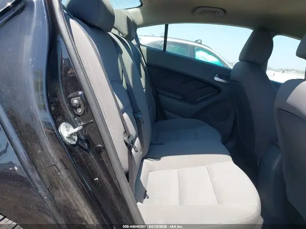 3KPFK4A73HE043855 2017 KIA FORTE - Image 8