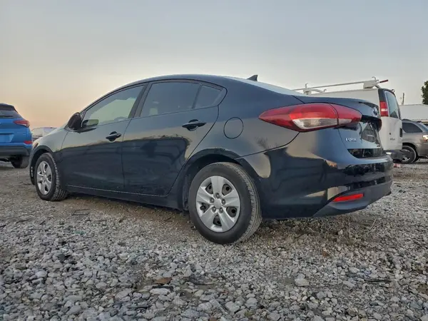 3KPFK4A73HE045184 2017 KIA FORTE - Image 2