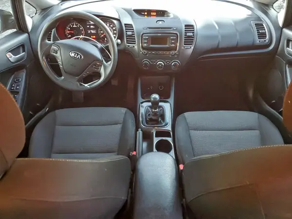 3KPFK4A73HE045184 2017 KIA FORTE - Image 8