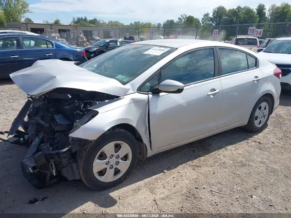 3KPFK4A73HE046027 2017 KIA FORTE - Image 2