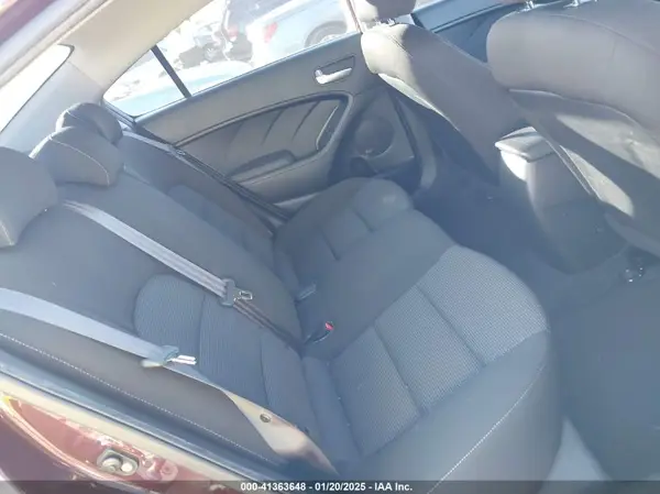 3KPFK4A73HE046688 2017 KIA FORTE - Image 8