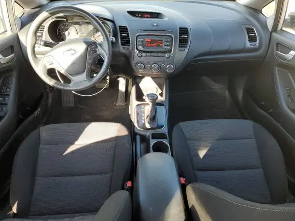 3KPFK4A73HE048327 2017 KIA FORTE - Image 8