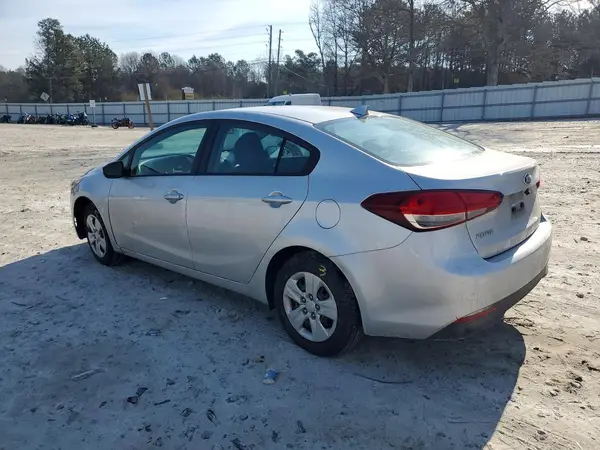3KPFK4A73HE050692 2017 KIA FORTE - Image 2