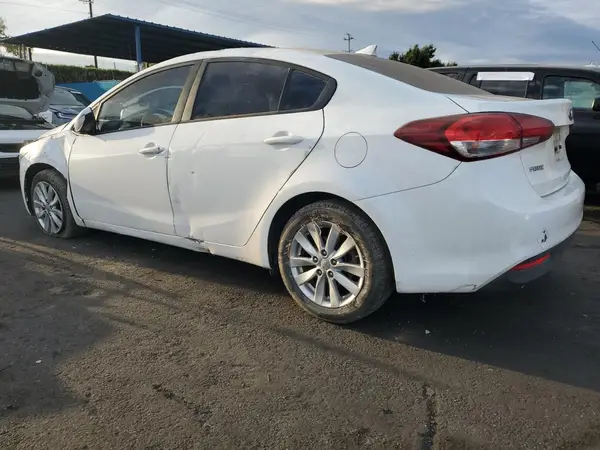 3KPFK4A73HE050725 2017 KIA FORTE - Image 2