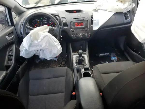 3KPFK4A73HE050725 2017 KIA FORTE - Image 8
