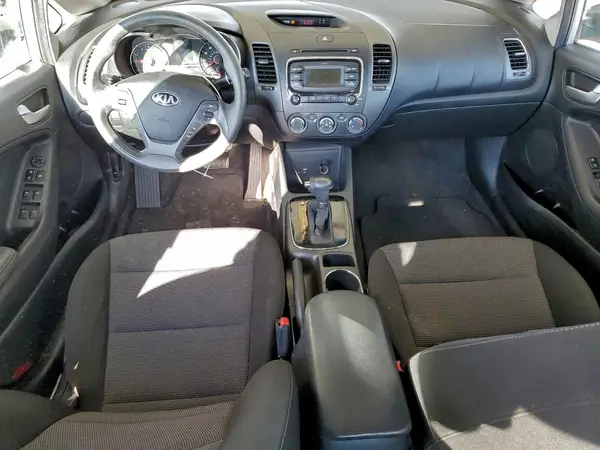 3KPFK4A73HE051986 2017 KIA FORTE - Image 8