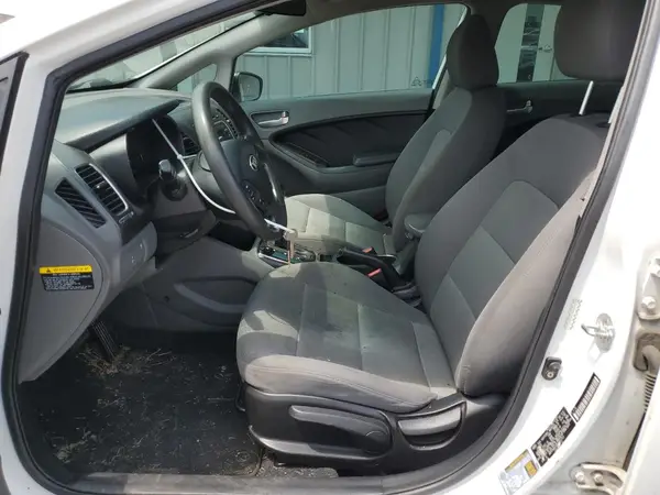 3KPFK4A73HE052751 2017 KIA FORTE - Image 8