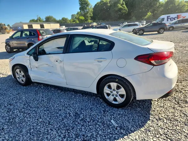 3KPFK4A73HE055665 2017 KIA FORTE - Image 2