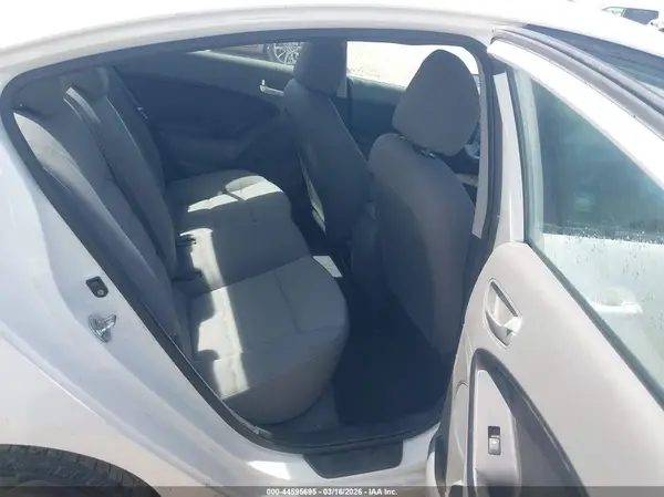 3KPFK4A73HE056041 2017 KIA FORTE - Image 8