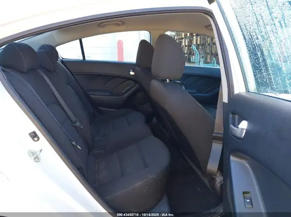 3KPFK4A73HE057299 2017 KIA FORTE - Image 8