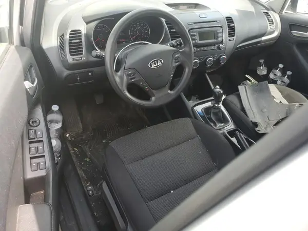 3KPFK4A73HE057514 2017 KIA FORTE - Image 8