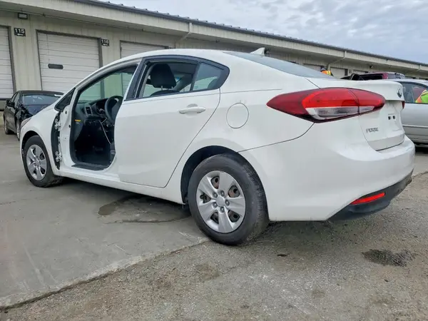 3KPFK4A73HE058744 2017 KIA FORTE - Image 2