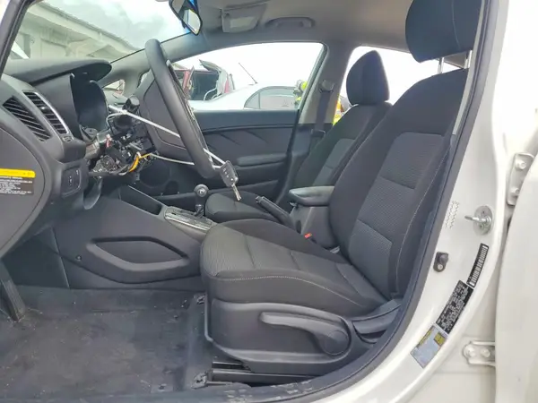 3KPFK4A73HE058744 2017 KIA FORTE - Image 8