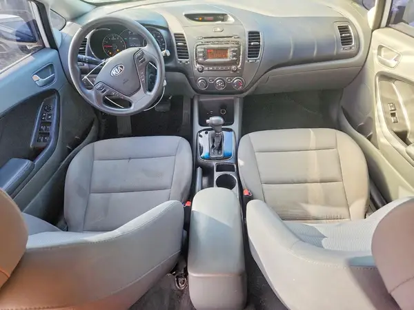 3KPFK4A73HE060588 2017 KIA FORTE - Image 8