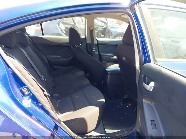 3KPFK4A73HE060915 2017 KIA FORTE - Image 8