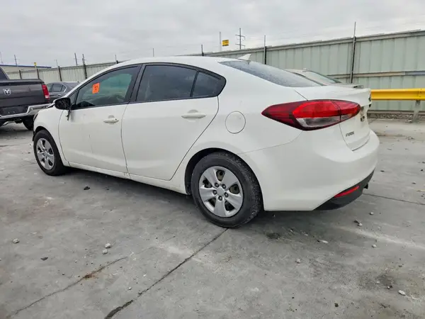 3KPFK4A73HE065371 2017 KIA FORTE - Image 2