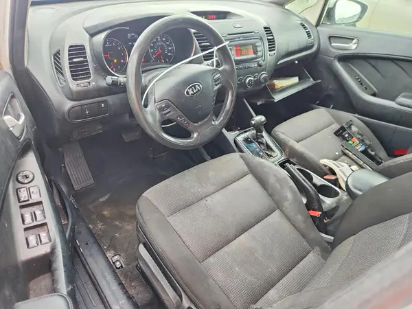 3KPFK4A73HE065371 2017 KIA FORTE - Image 8