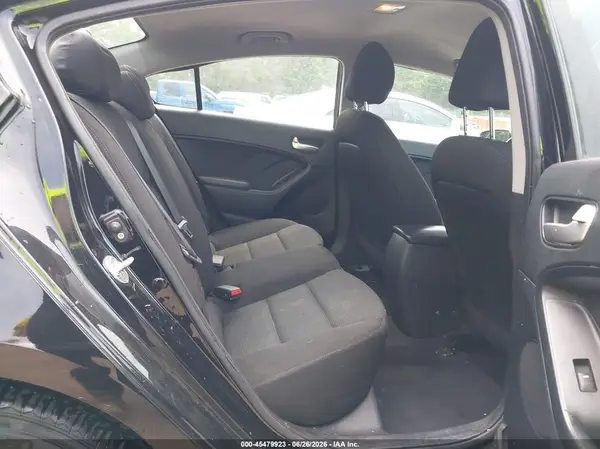 3KPFK4A73HE065483 2017 KIA FORTE - Image 8