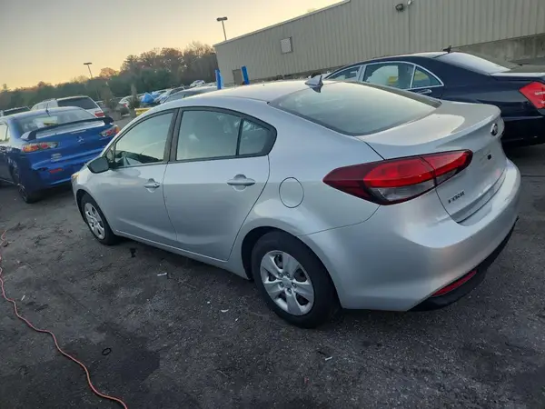 3KPFK4A73HE066990 2017 KIA FORTE - Image 2