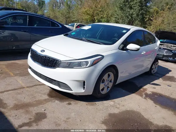 3KPFK4A73HE068173 2017 KIA FORTE - Image 2