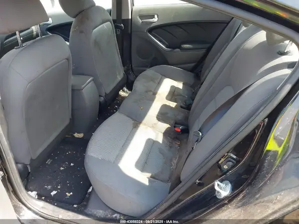 3KPFK4A73HE068285 2017 KIA FORTE - Image 8