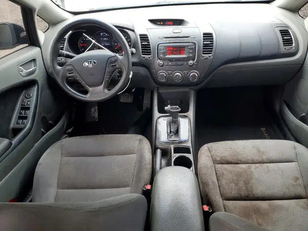 3KPFK4A73HE068898 2017 KIA FORTE - Image 8
