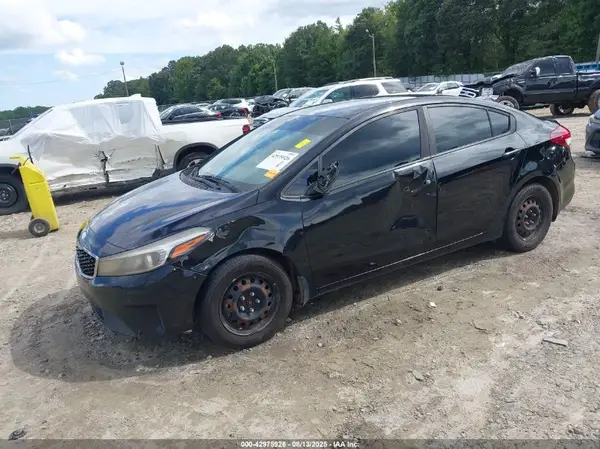 3KPFK4A73HE069341 2017 KIA FORTE - Image 2