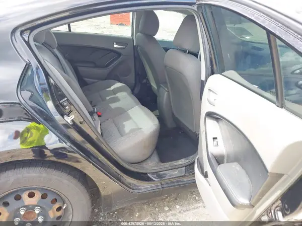 3KPFK4A73HE069341 2017 KIA FORTE - Image 8
