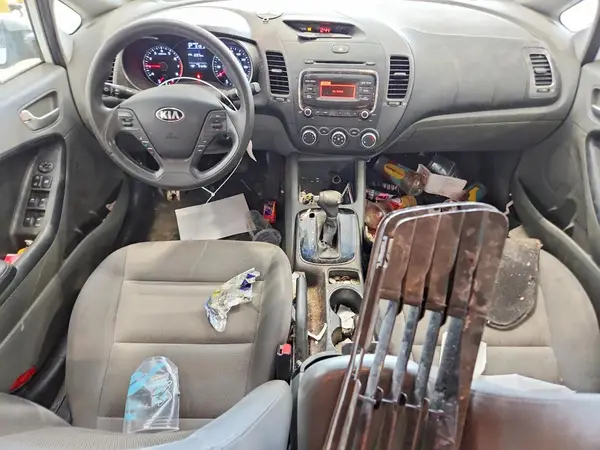 3KPFK4A73HE069551 2017 KIA FORTE - Image 8