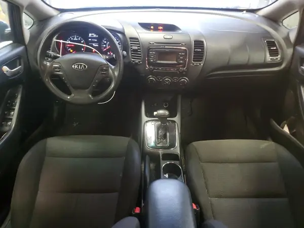 3KPFK4A73HE071915 2017 KIA FORTE - Image 8