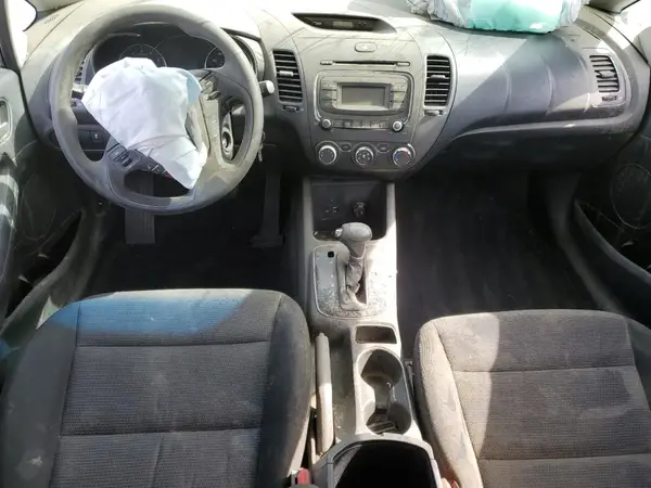 3KPFK4A73HE072353 2017 KIA FORTE - Image 8