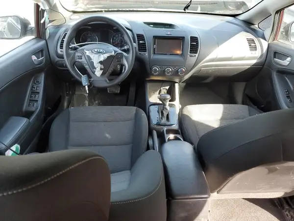 3KPFK4A73HE074183 2017 KIA FORTE - Image 8